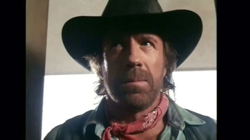 Úmrtí Chucka Norrise: Takhle rozdával rány v seriálu Walker, Texas Ranger