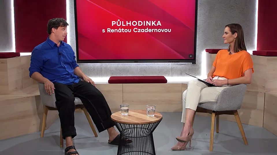 Kryštof Bartoš a Renáta Czadernová v pořadu Půlhodinka