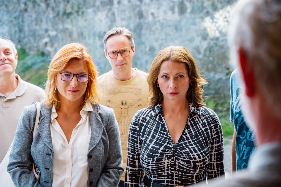 Miroslav Táborský, Lenka Krobotová, Jaroslav Plesl, Gabriela Míčová, Jiří Dvořík ve filmu Léto s Evženem