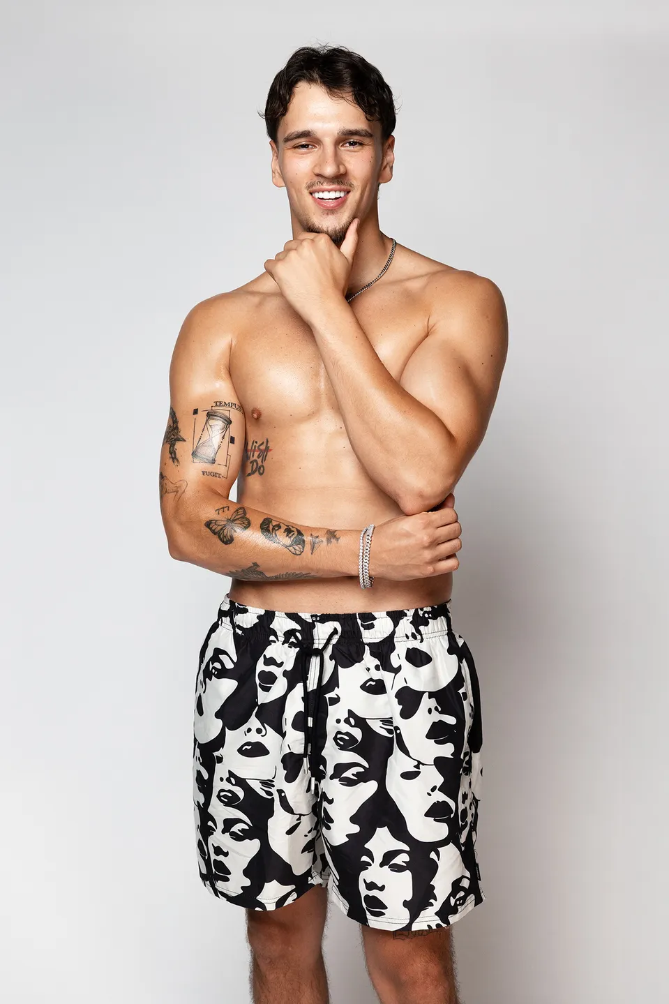 Love Island, Honzi