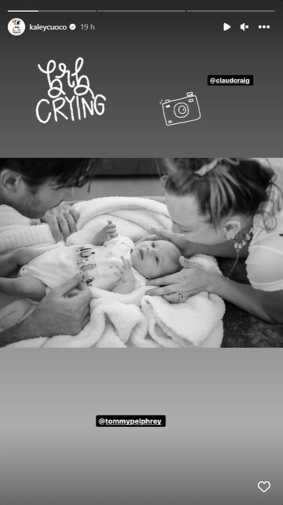 Kaley Cuoco a Tom Pelphrey.