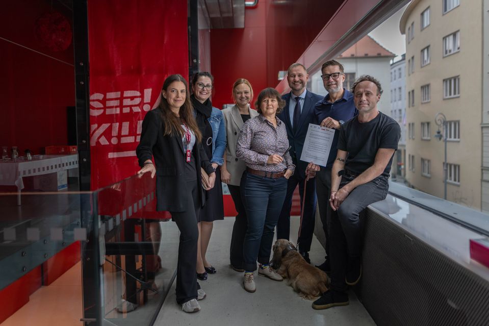 Podpis memoranda pro udržitelný audiovizuální průmysl proběhl na festivalu Serial Killer