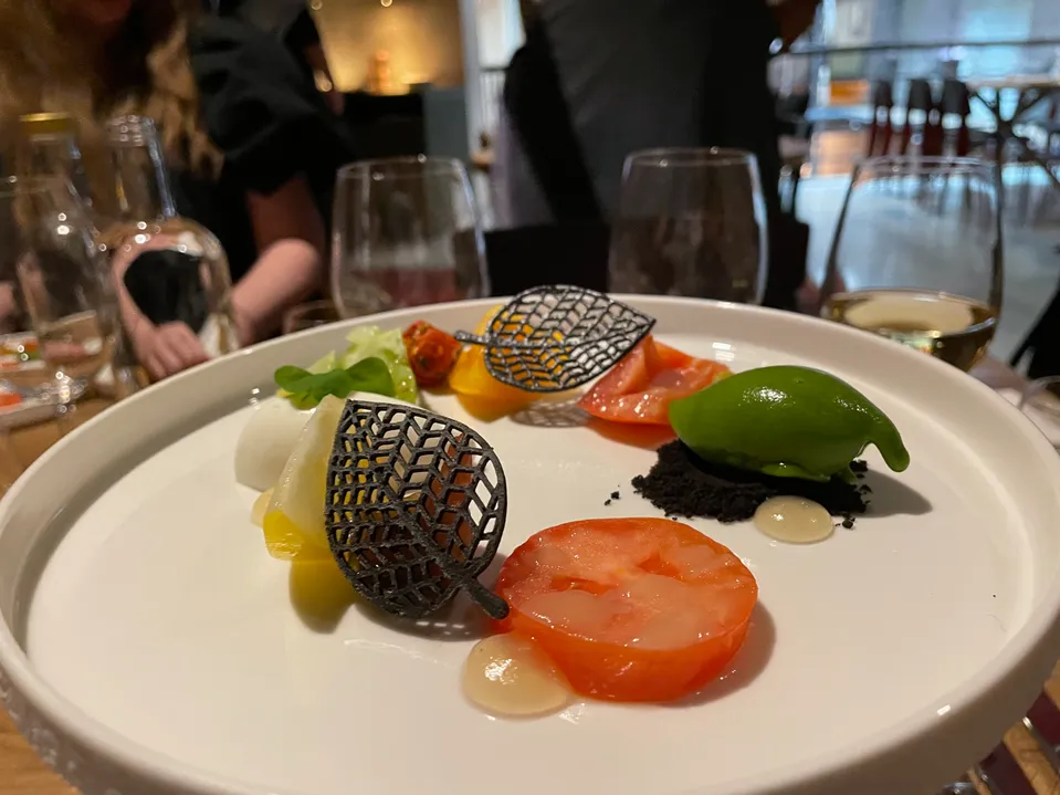 Rajčatový předkrm v restauraci Červený Jelen