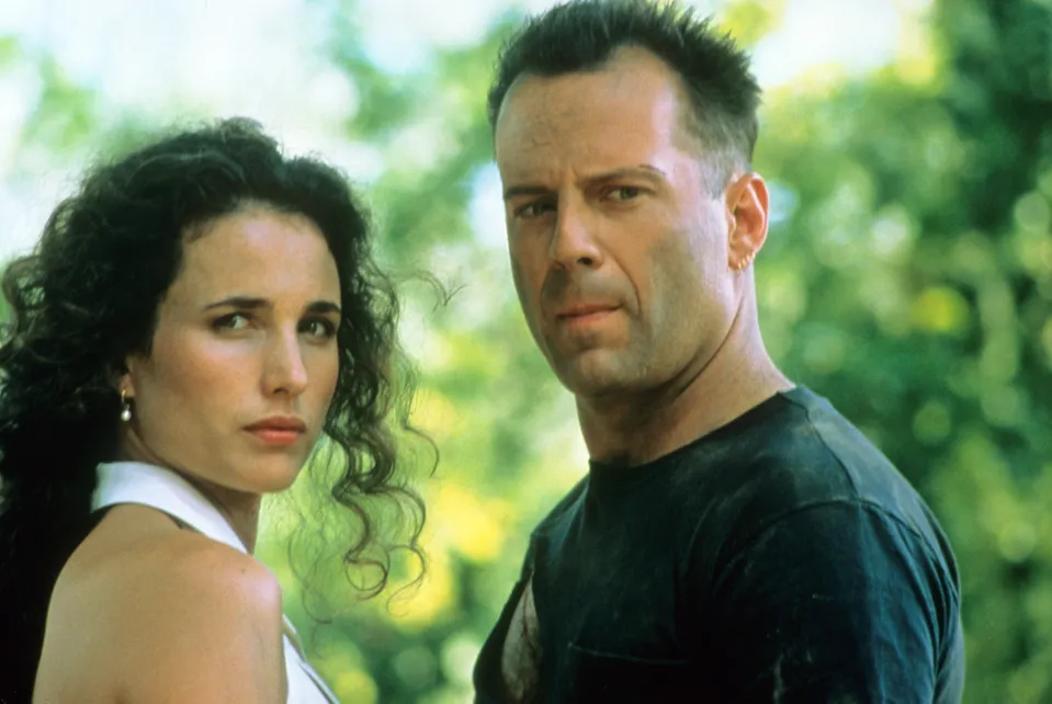 Bruce Willis a Andie MaxDowell ve filmu Hudson Hawk
