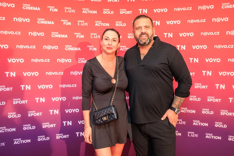 Tisková konference TV NOVA – Radek Kašpárek s manželkou