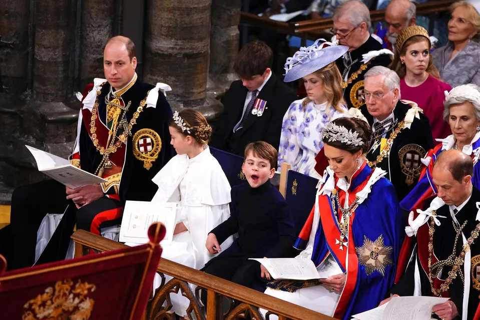 Princ Louis a princezna Charlotte během korunovace