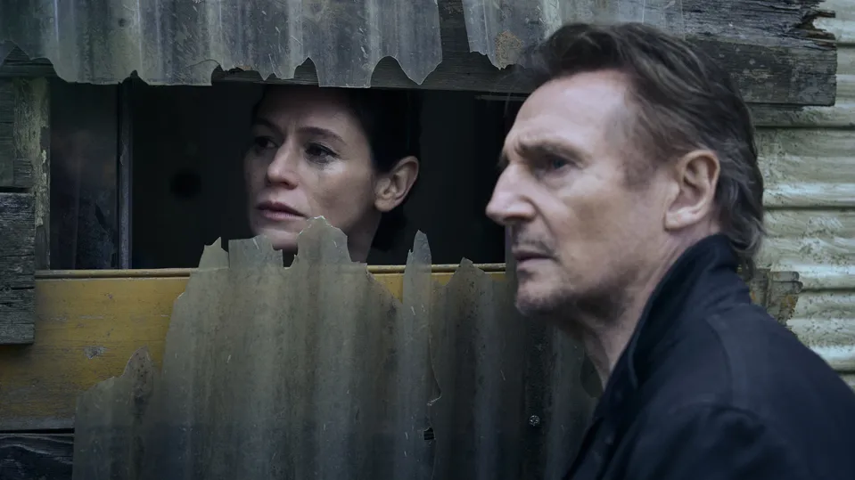 Liam Neeson ve filmu Pod rouškou temnoty.