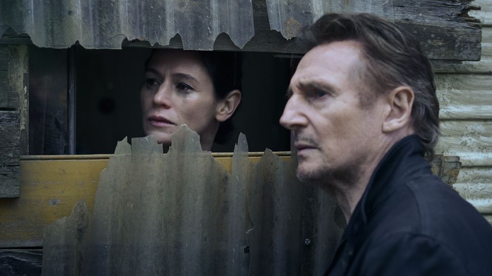 Liam Neeson ve filmu Pod rouškou temnoty.