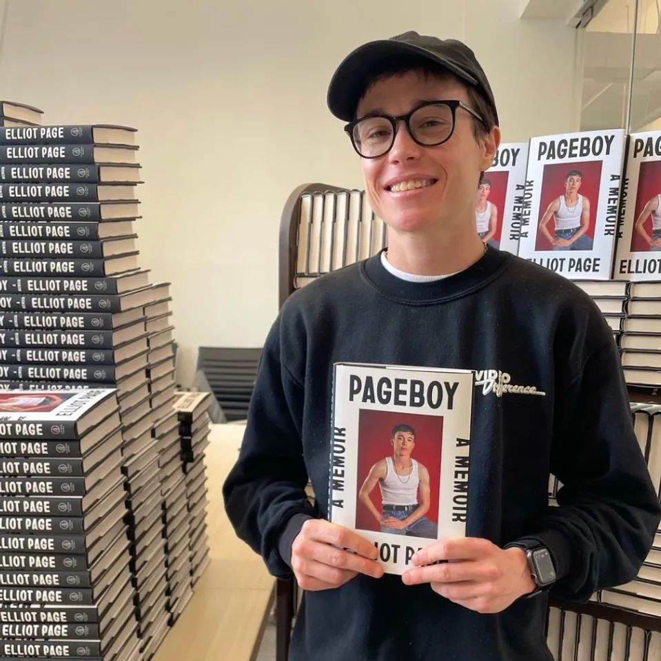 Elliot Page vydal memoáry Pageboy, ve kterých popisuje hledání vlastní identity i drsný svět showbusinessu.