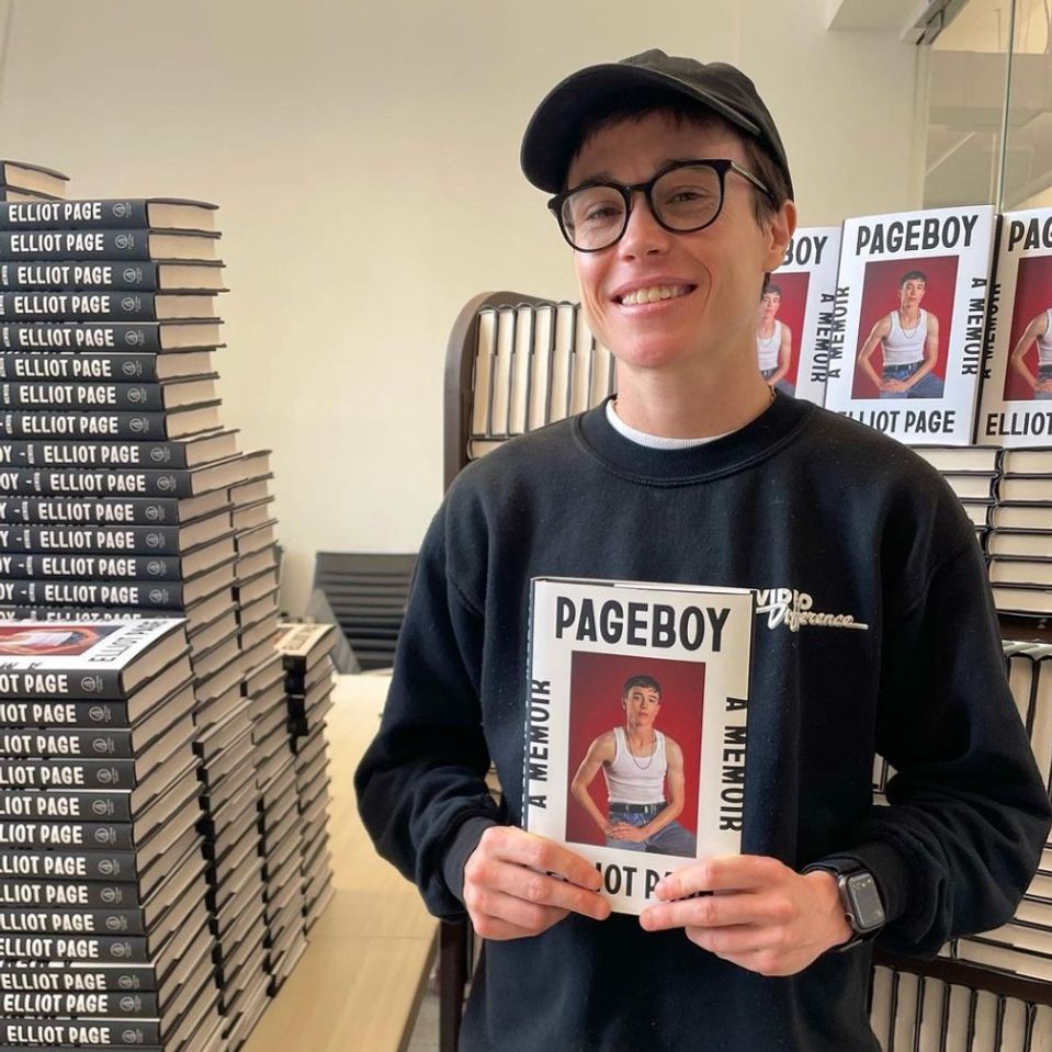 Elliot Page vydal memoáry Pageboy, ve kterých popisuje hledání vlastní identity i drsný svět showbusinessu.