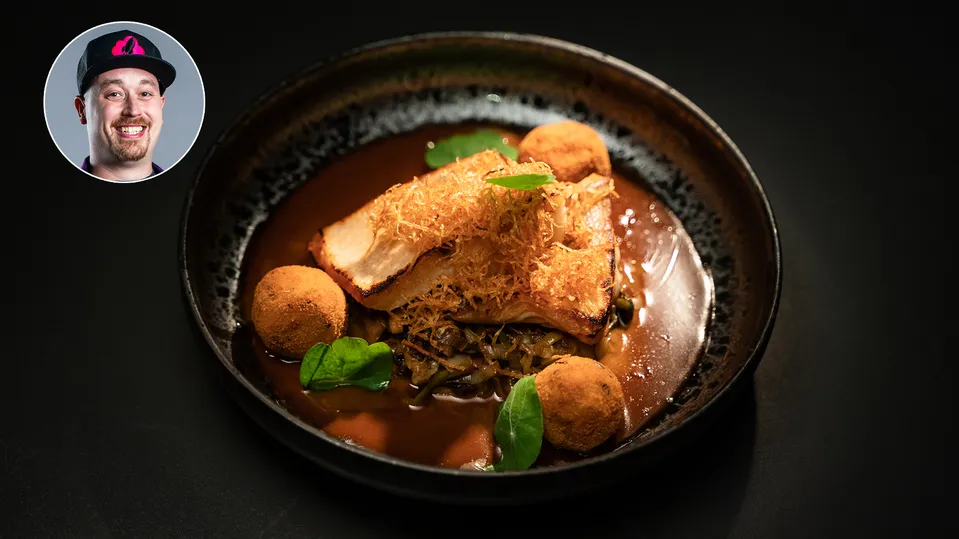 Pečený candát, ragú z pórku a žampionů, omáčka Demi-glace