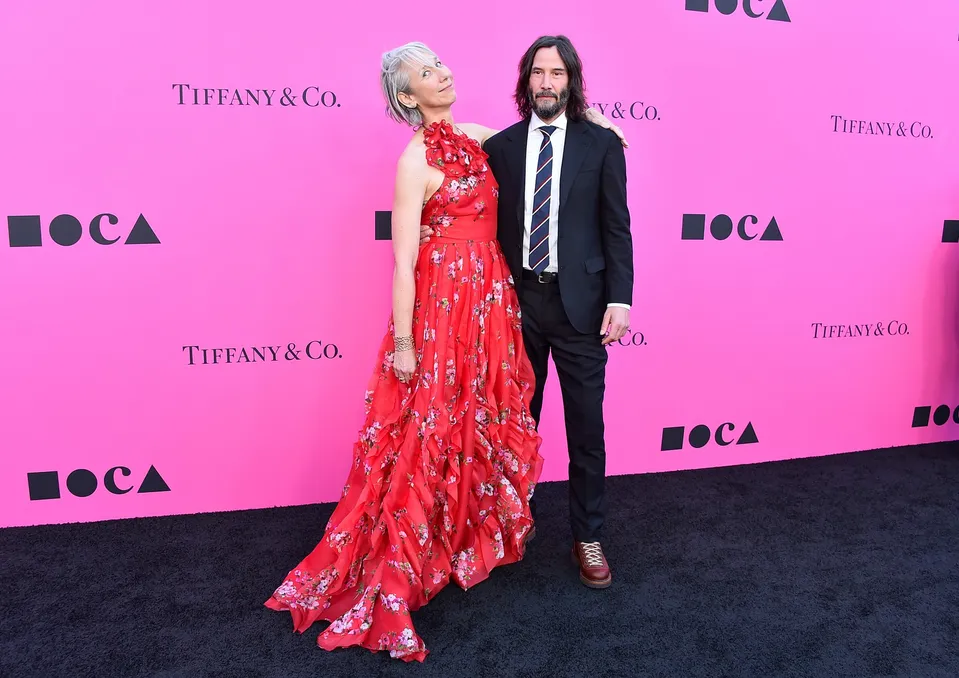 Keanu Reeves a Alexandra Grant.