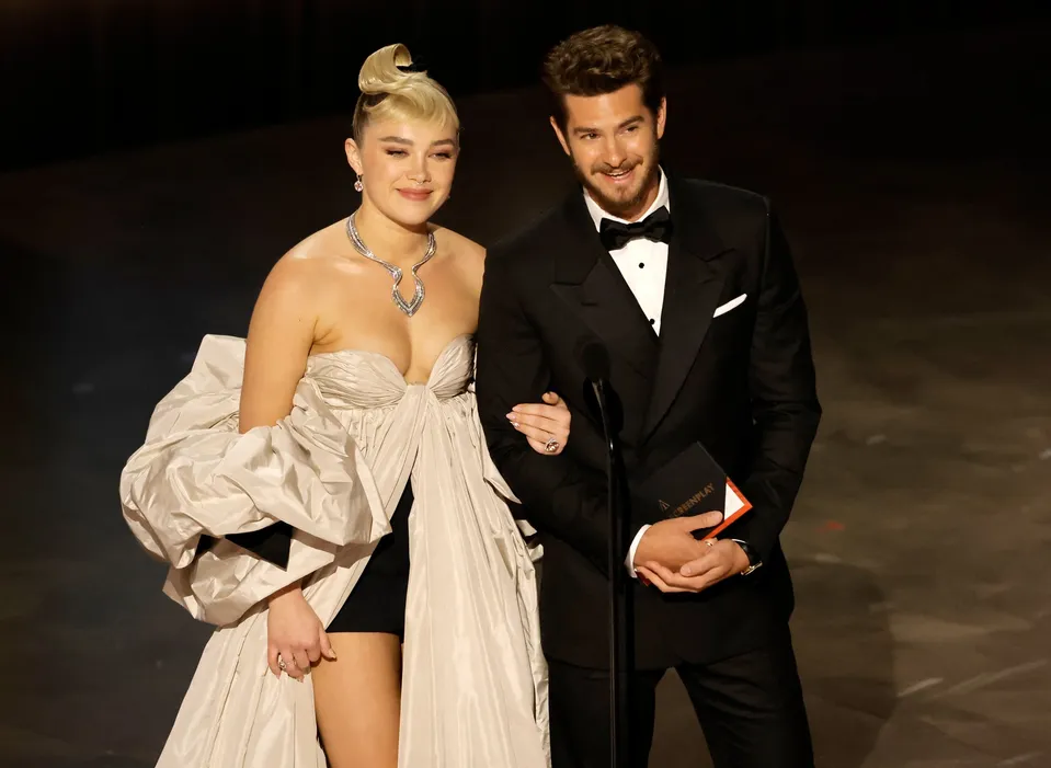 Florence Pugh a Andrew Garfield.