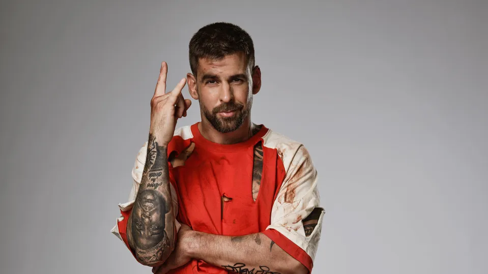 Adam je na Survivor připravený. 