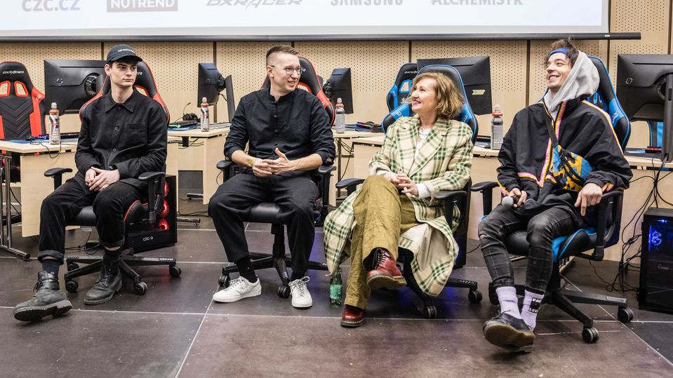 Herec Josef Trojan, režisér Jakub Kroner, scenáristka a producentka Adriana Kronerová a herec Denis Šafařík na představení Vědmy na Comic-Con.