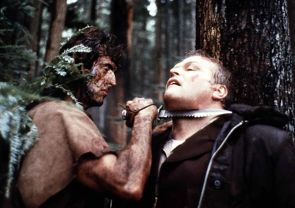 Brian Dennehy (vpravo) se Sylvestrem Stallonem ve filmu Rambo
