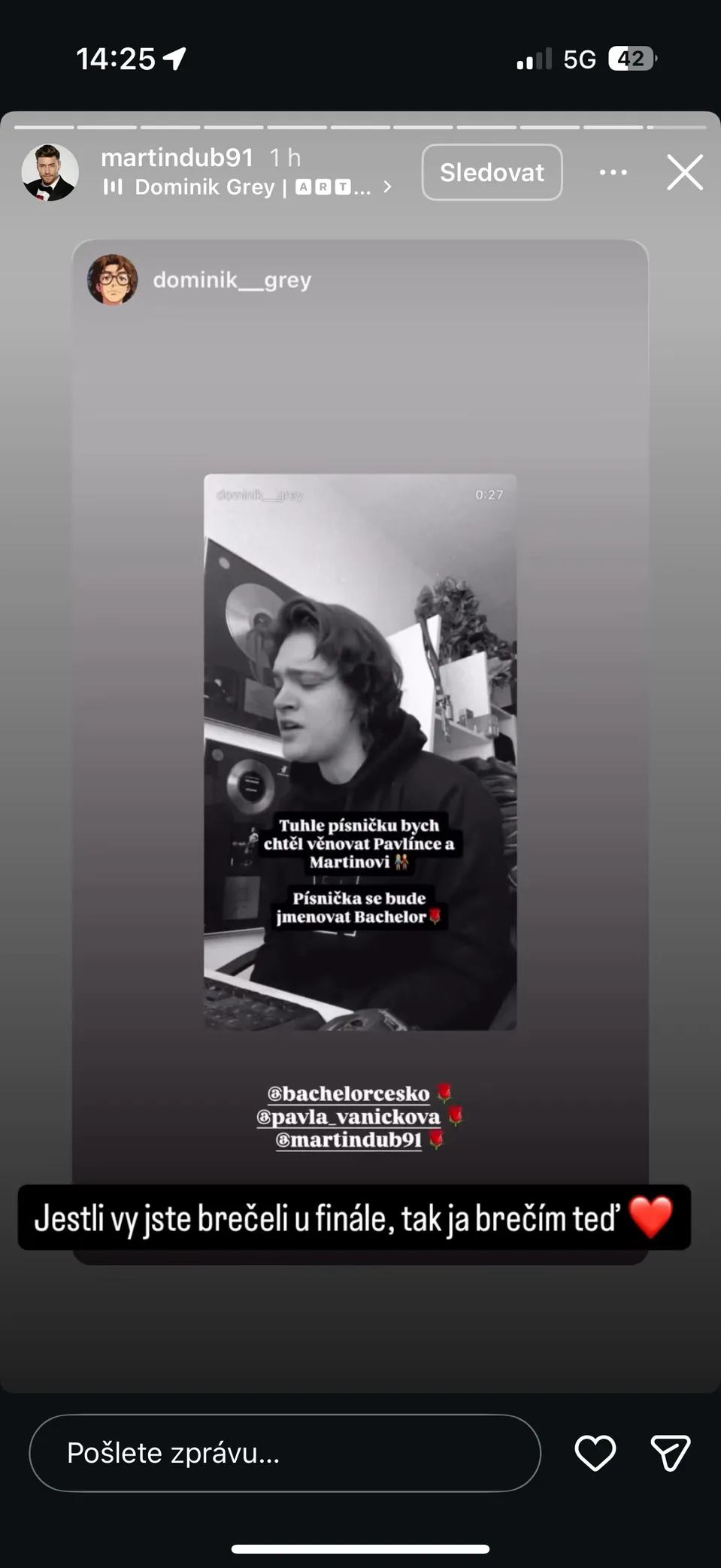 Zpěvák Dominik Grey zpívá o Martinovi a Pavlíně z Bachelora