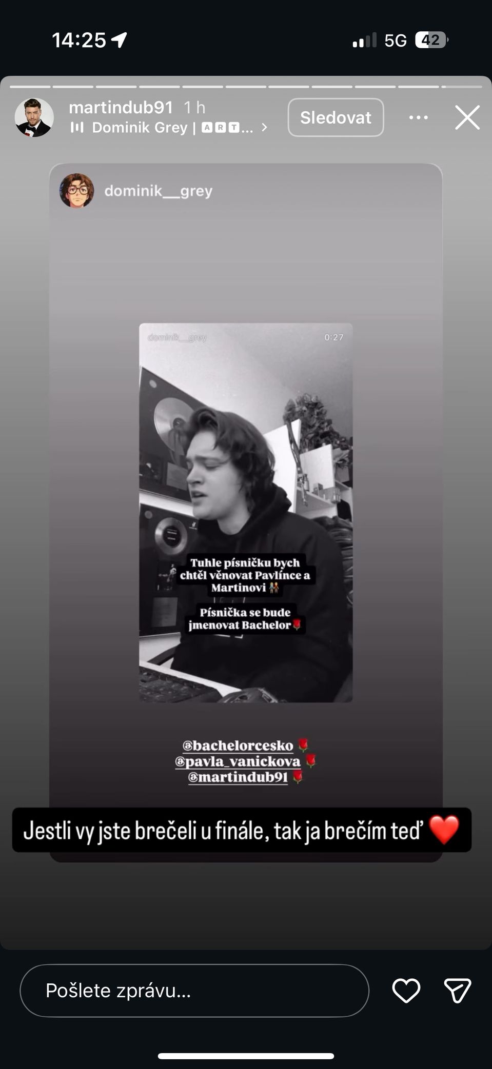 Zpěvák Dominik Grey zpívá o Martinovi a Pavlíně z Bachelora