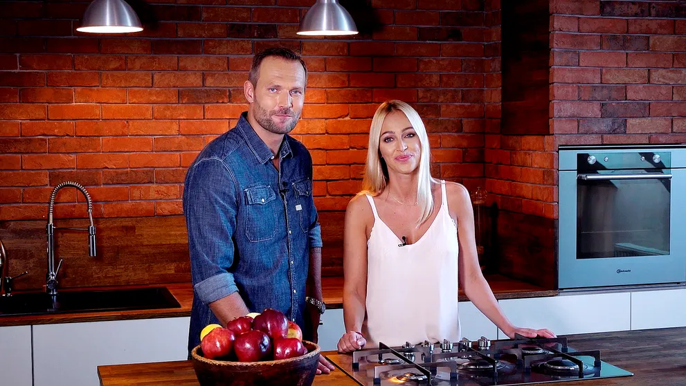 Což takhe dát si... Moderátor Ondřej Novotný a modelka Renata Langmannová odpovídají online!