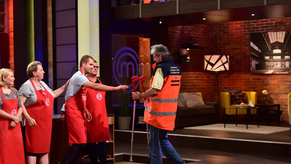 Utržený sval a převoz do nemocnice! Kdo se tak děsivě zranil v MasterChef Česko?