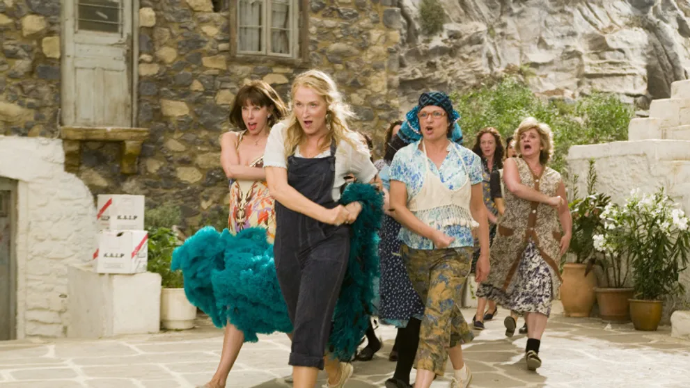 VŠIMLI JSTE SI? Některé scény filmu Mamma mia! byly změněny v postprodukci! Co do nich tvůrci přidali?