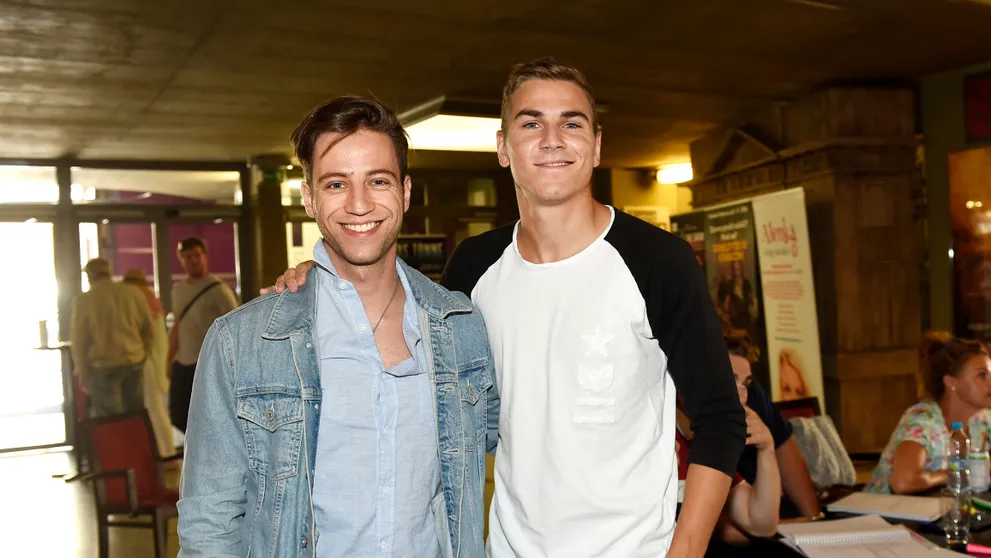 FOTO: To je pokoukání! Milan Peroutka a David Gránský jako drsný voják a elegán!