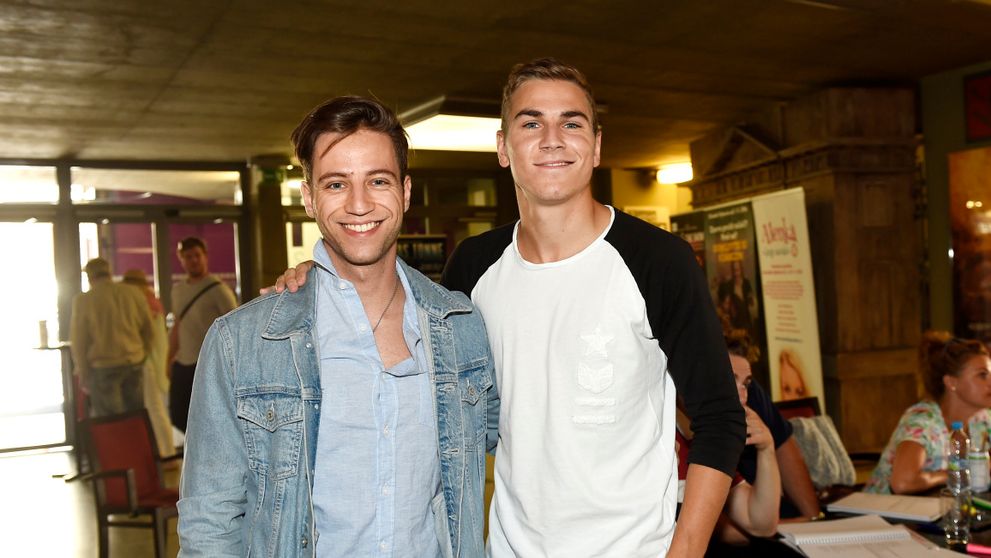 FOTO: To je pokoukání! Milan Peroutka a David Gránský jako drsný voják a elegán!