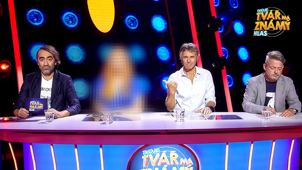 NÁVRAT ZRZOUNKY: V 5. díle Tvojí tváře vás v roli porotce pobaví blondýna
