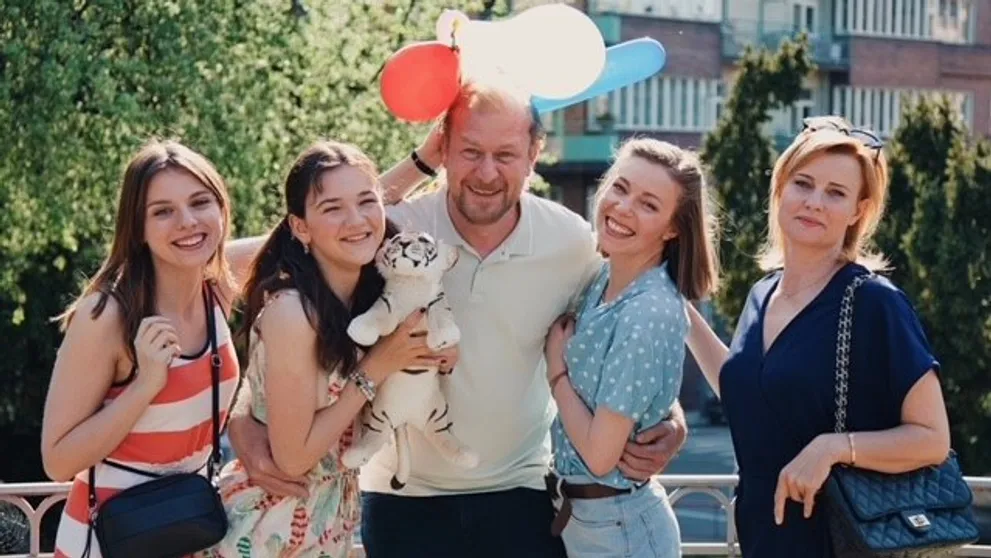 Martin Pechlát je Táta v nesnázích. TV Nova točí nový rodinný seriál