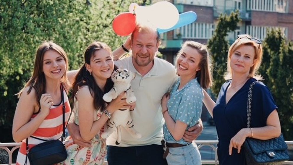 Martin Pechlát je Táta v nesnázích. TV Nova točí nový rodinný seriál