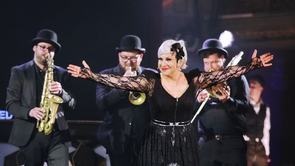 Dagmar Pecková a její Mackie Messer boří Lucernu