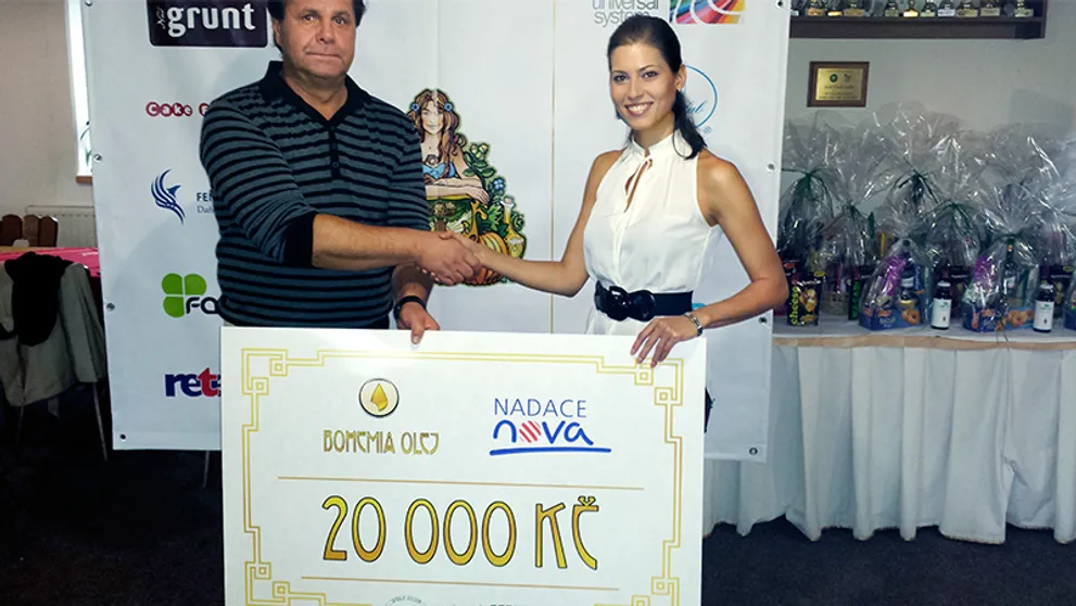 Golfem pro dobrou věc: Nadace Nova získala 20.000,-