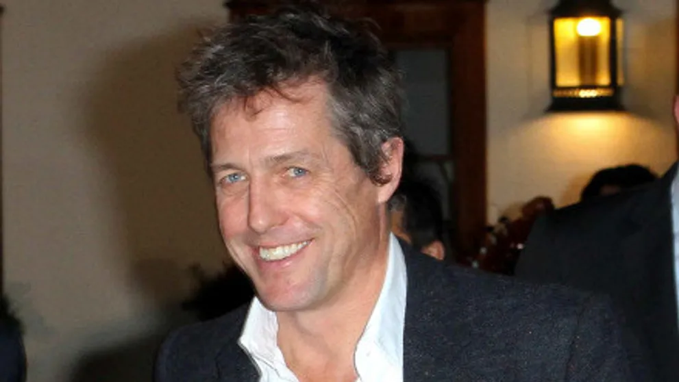 Hugh Grant láme ženám srdce! V jakém filmu je okouzlující i legrační?