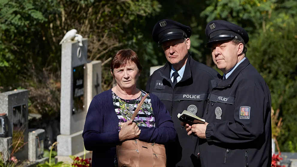 POLICIE MODRAVA: Záhada na hřbitově dala policistům zabrat! 