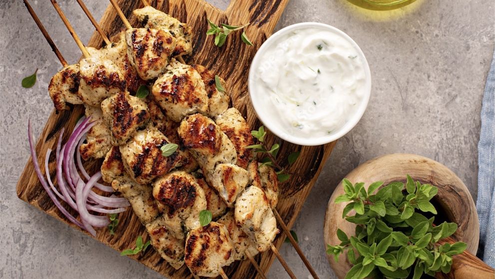 Recept od Besky z 26. 5. 2024: Souvlaki špízy s tzatziki