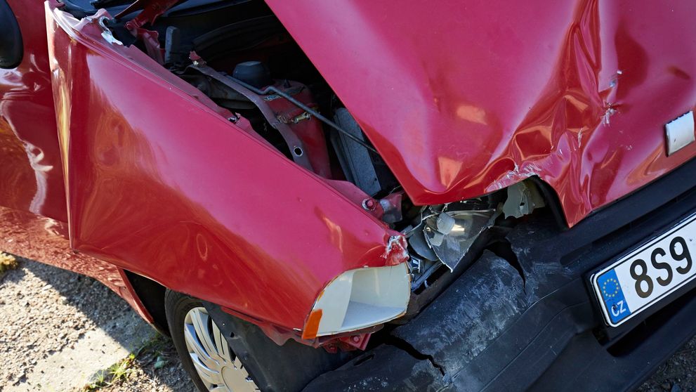 Zajímavosti z natáčení bouračky: Jakou rychlostí auto napálilo do panelů a kde je mu konec?
