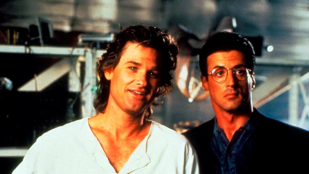 Zajímavosti filmu Tango a Cash: Kdo se měl objevit v hlavní roli? A kdo byl z natáčení vyhozen?