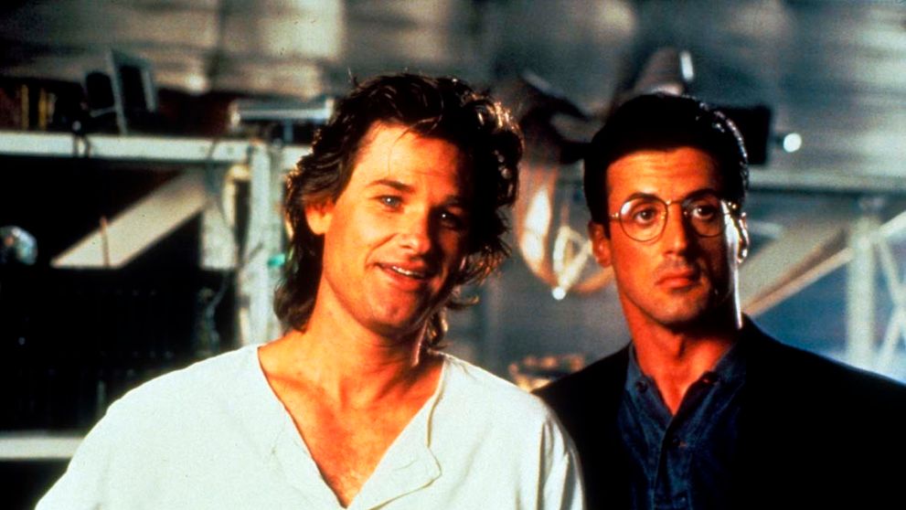 Zajímavosti filmu Tango a Cash: Kdo se měl objevit v hlavní roli? A kdo byl z natáčení vyhozen?