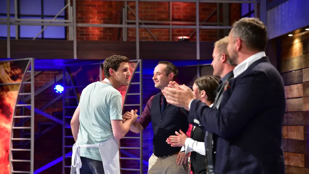 Zapomněl vypustil páru, přesladil kaši a vysušil maso. Filip Kuchler skončil v show MasterChef
