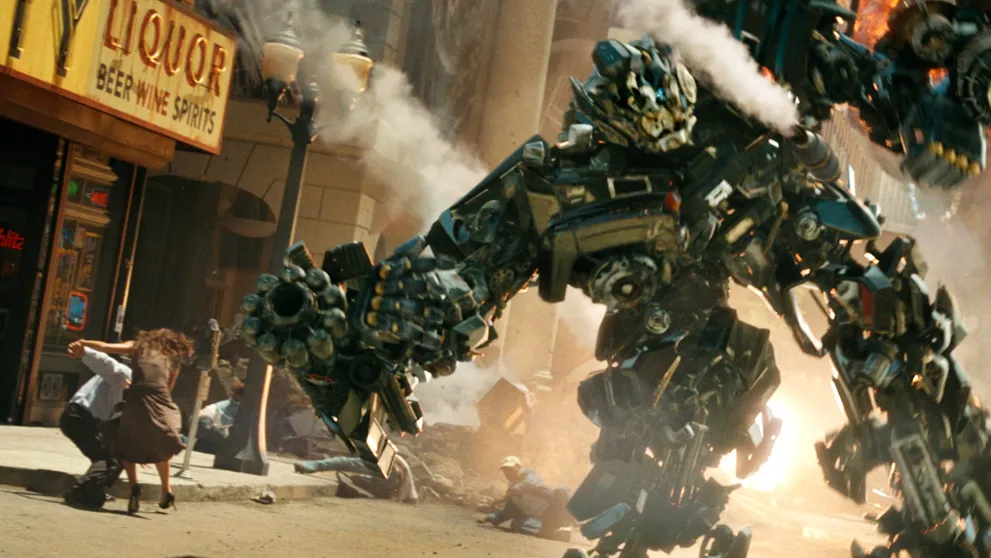 ODHALENÍ Z NATÁČENÍ: Vyzáblá Megan Fox musela kvůli Transformers výrazně přibrat. Poznali jste to?