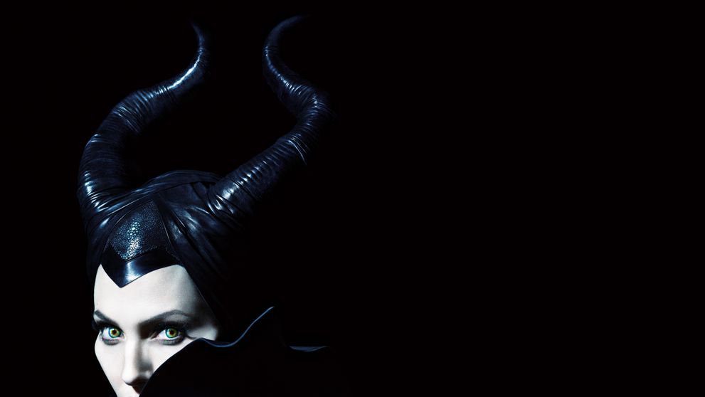 Krásná Angelina Jolie v roli nejzápornější Disney postavy. S jakým příběhěm je film Zloba spojený?
