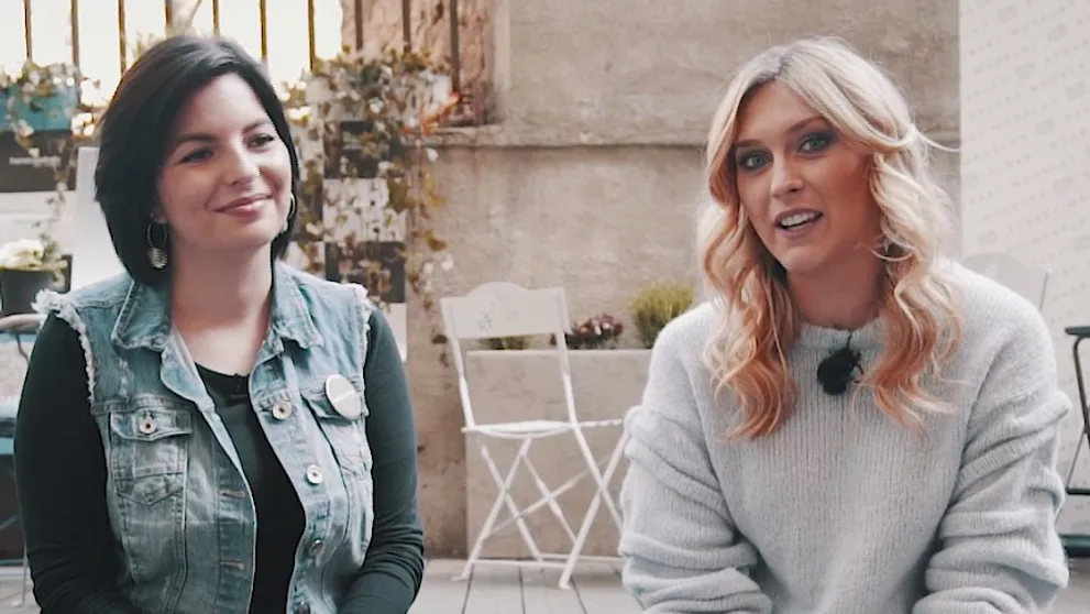 Street modelky, krok za krokem: Jak kadeřníci zahustili vlasy? A jak dosáhli zářivého vzhledu? VIDEO