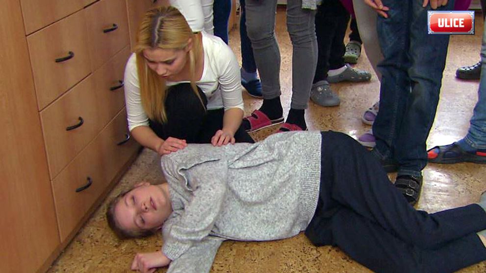 CELÝ 3419. DÍL ULICE: Lucka se opije při přípravách maturáku. Davida čekají velké problémy!