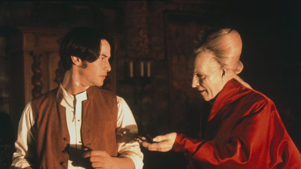 KOMPLIKOVANÉ NATÁČENÍ legendárního Drákuly: Gary Oldman musel být opilý a skutečně spát v rakvi!