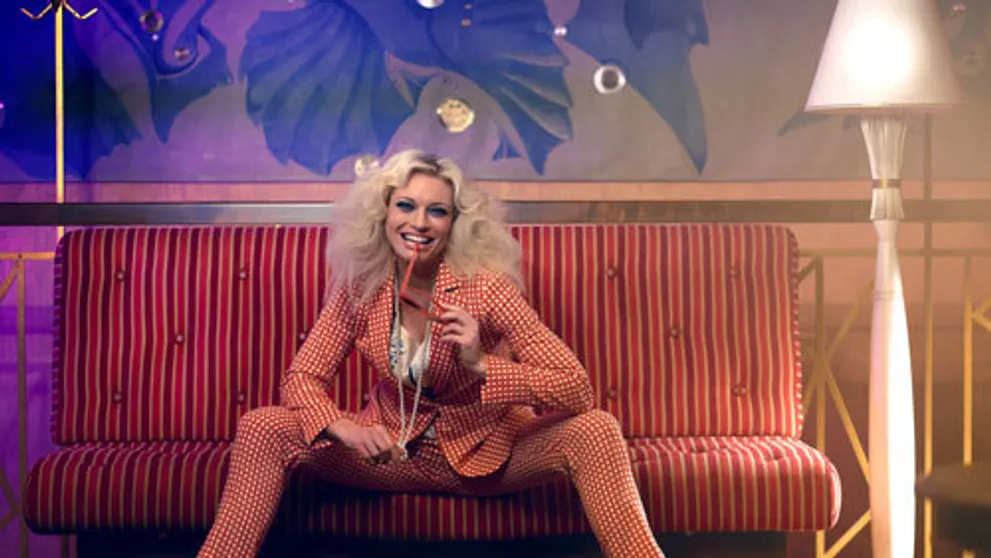 GLAMOUR FOTO Lucie Borhyové: Objektiv fotoaparátu ji miluje!