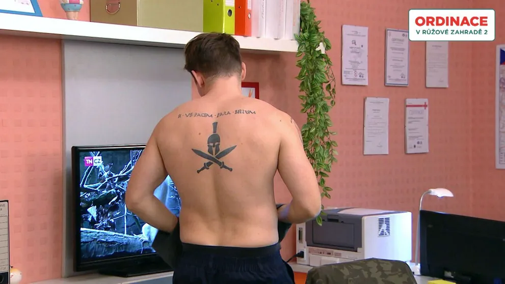 Test z dílu Ordinace: Co má Marek vytetovaného na zádech a co chce mít Heluš na náhrobku?