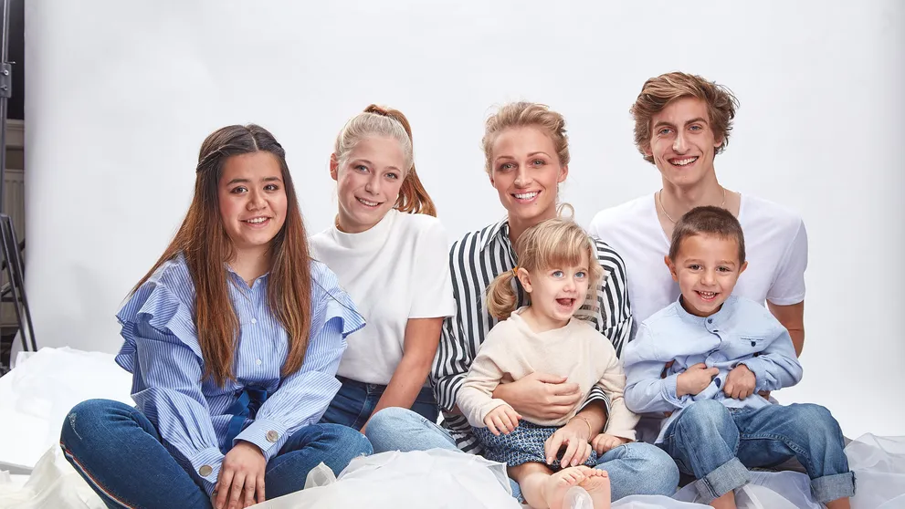 Krásná Veronika Kašáková fotila s dětmi z dětských domovů! Co dělala, když jí bylo v dětství nejhůř?